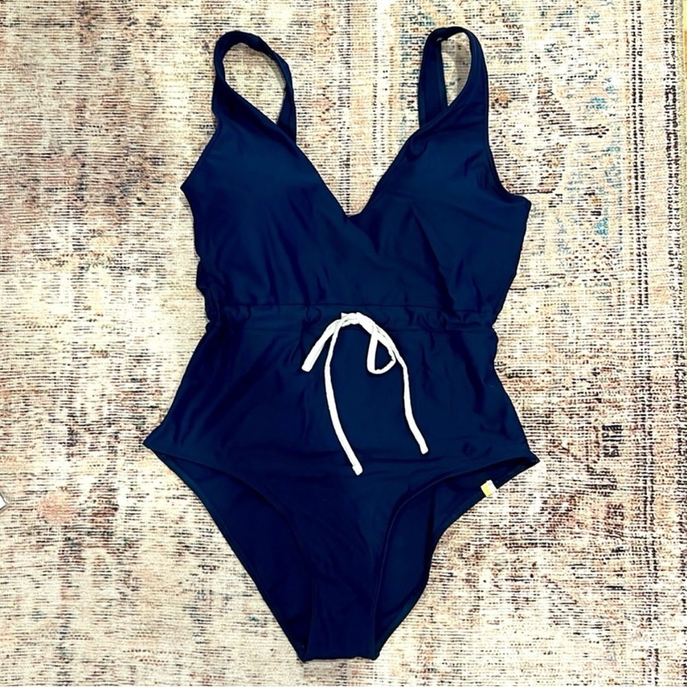 Summersalt women’s navy one piece swim suit size 6